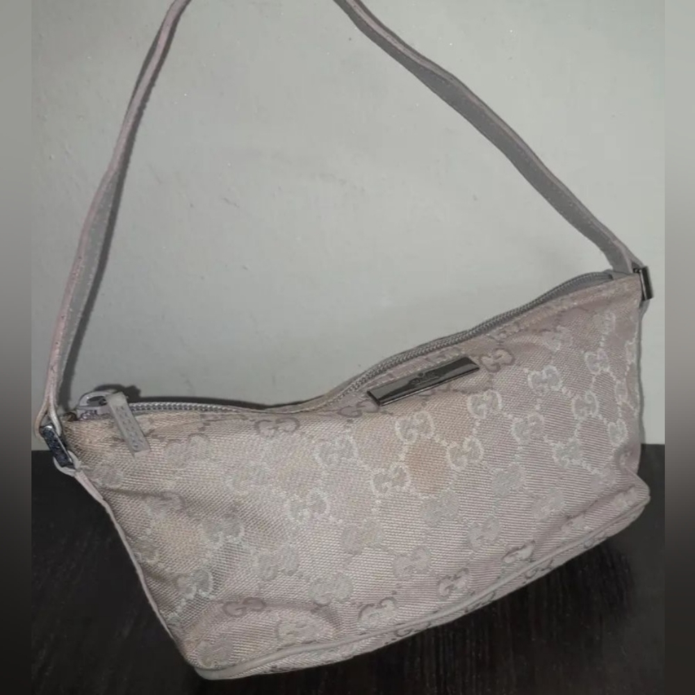 GUCCI Boat Pochette in Lilac. - Picture 6 of 7